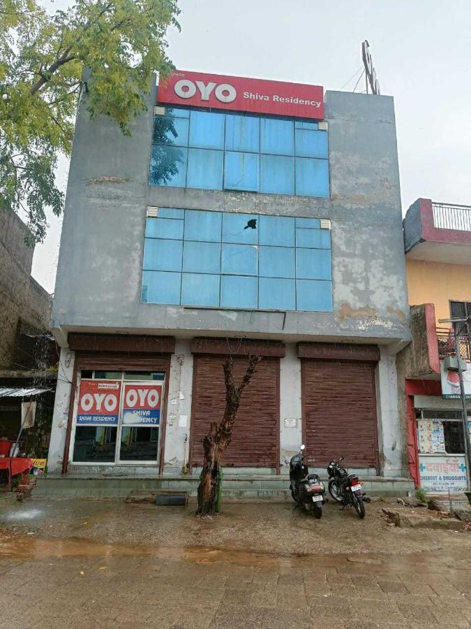 Hotel Oyo Flagship 62980 Shiva Residency Garhi Harsaru Exterior foto