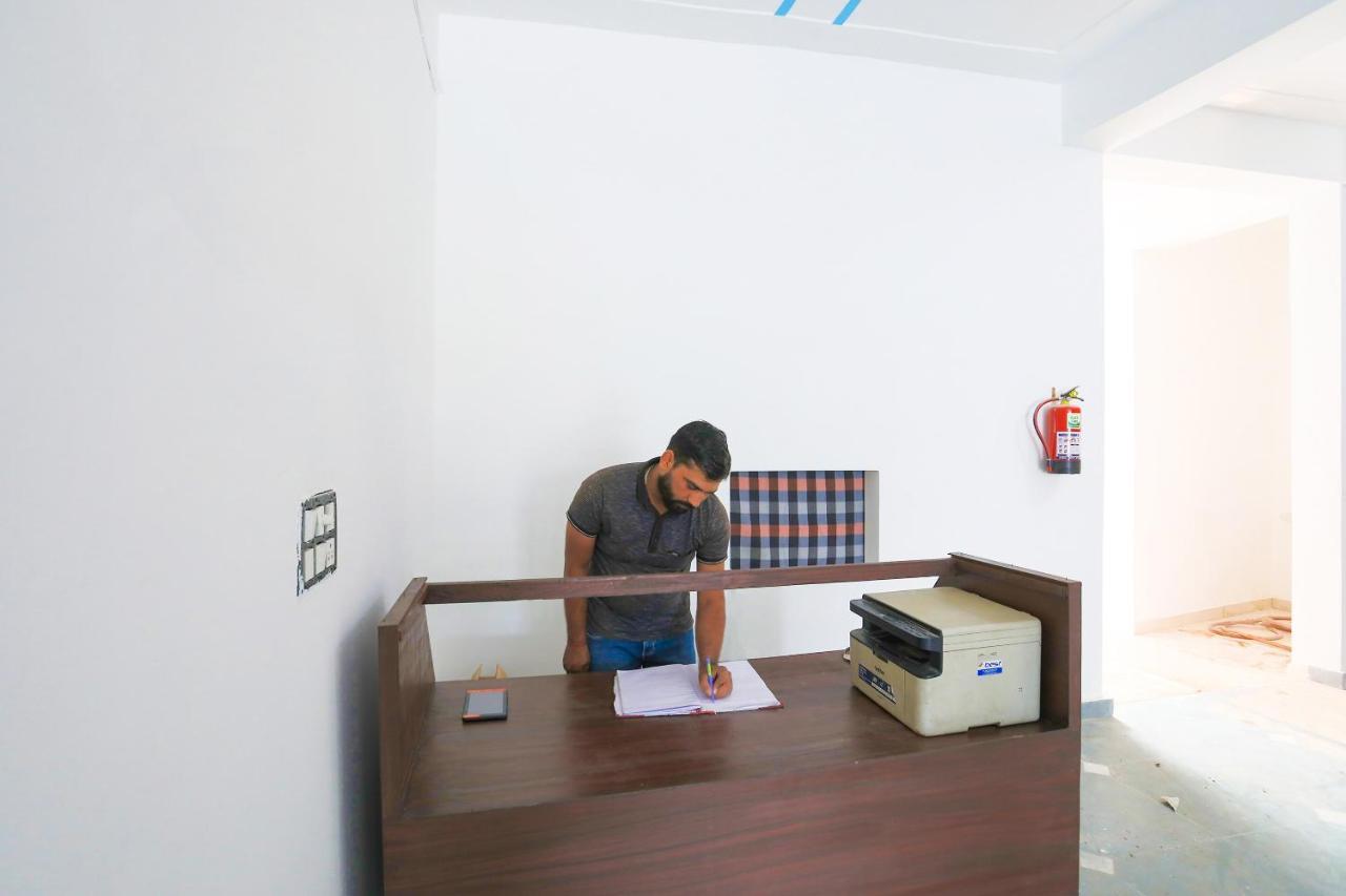 Hotel Oyo Flagship 62980 Shiva Residency Garhi Harsaru Exterior foto